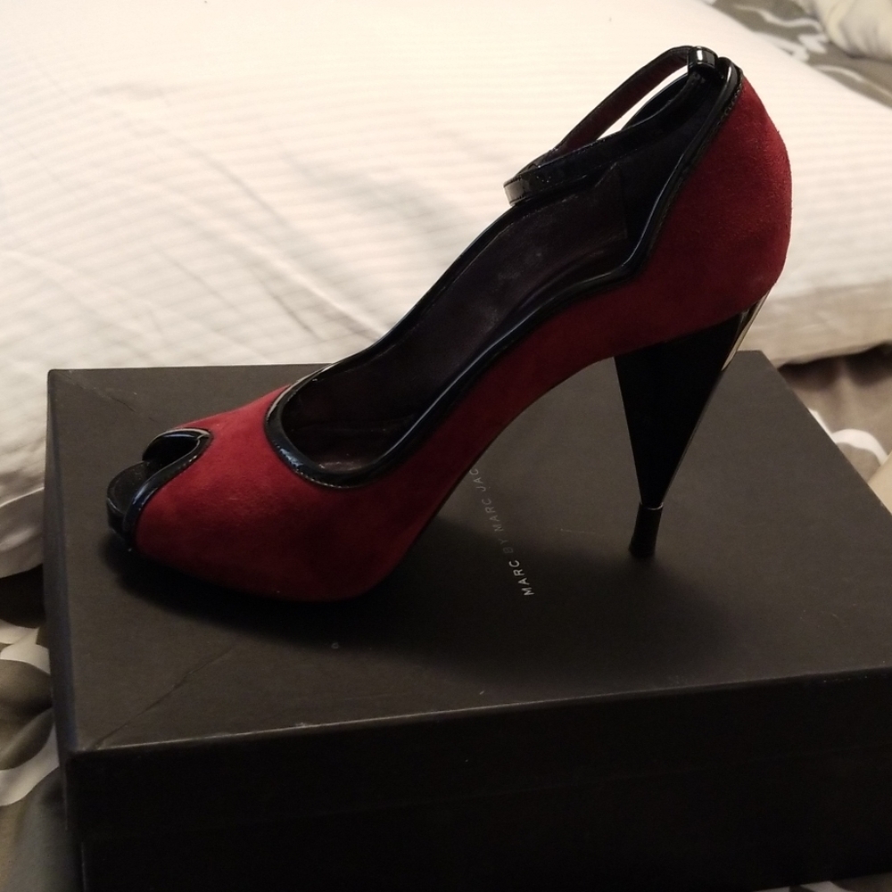 Marc Jacobs suede and patent leather heels